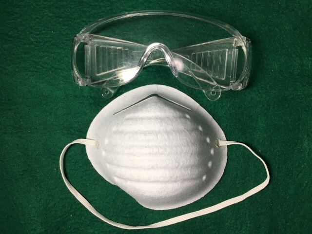 安全メガネと防じんマスク作業マスク
