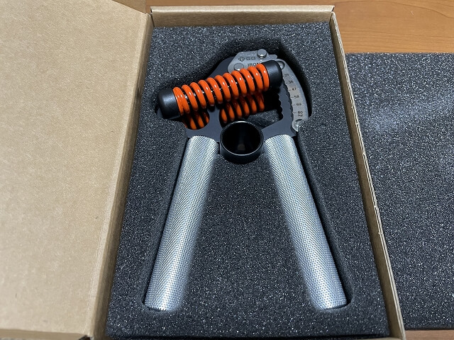 記事中で紹介するGD IRON GRIP ハンドグリップ (握力トレーニング器具)