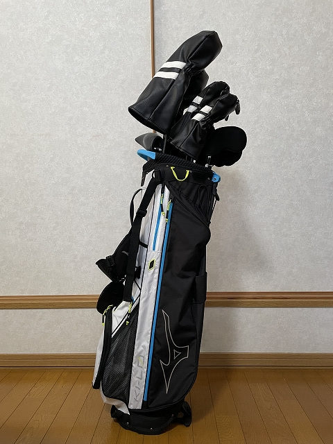 記事中で紹介するような軽量キャディバッグ(ミズノのK1-L0 stand キャディバッグ)