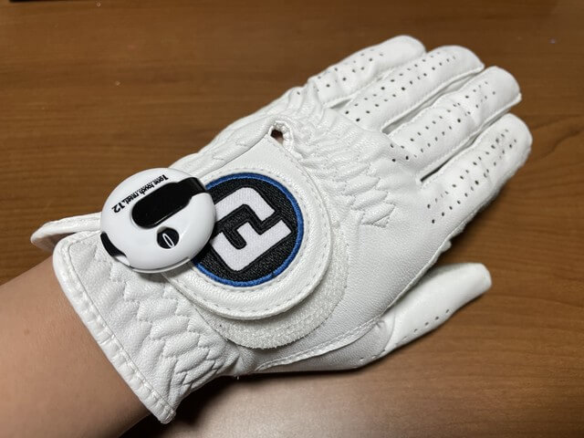 グローブ手首側に装着したスコアカウンター